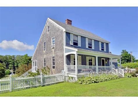 saltbox house with front porch